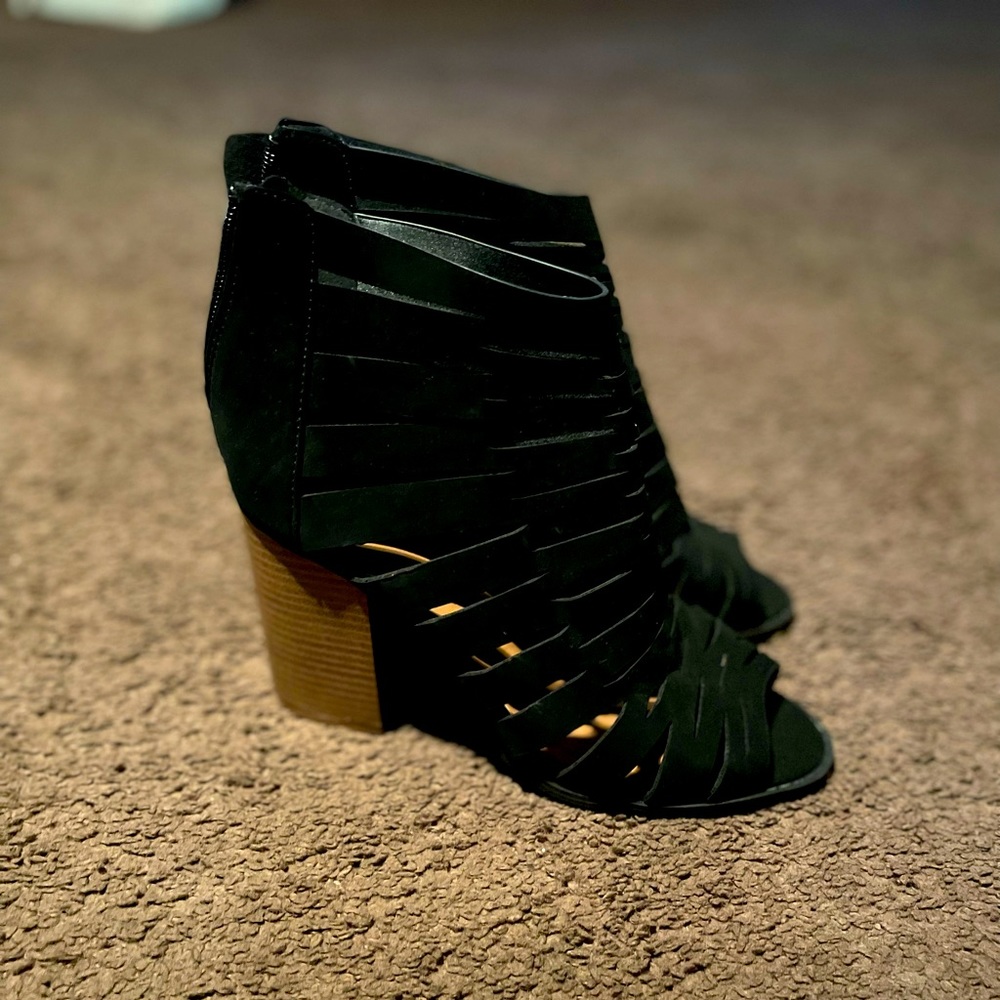 Black wedge heels